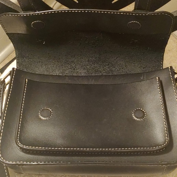 Kate Spade Leather Crossbody. - Picture 3 of 3